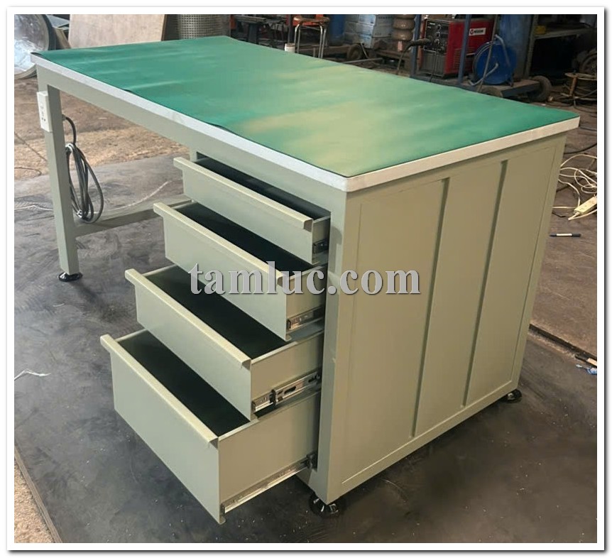 bàn thao tác công nghiệp, bàn thao tác nhà máy, bàn làm việc nhà xưởng, bàn lắp ráp công nghiệp, bàn thao tác cơ khí, bàn thao tác Tâm Lực