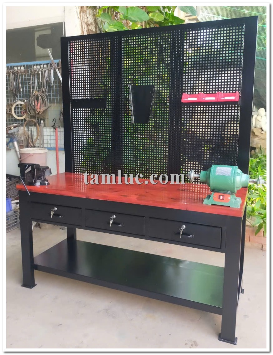 bàn thao tác có bảng treo dụng cụ, bàn thao tác công nghiệp, bàn thao tác nhà xưởng, bàn thao tác 5S, bàn treo dụng cụ, bảng treo dụng cụ, bàn làm việc nhà xưởng, bàn thao tác cơ khí, bàn thao tác có bảng treo, bàn nguội có bảng treo, thiết bị 5S nhà xưởng, giải pháp 5S nhà xưởng, bàn thao tác Tâm Lực, 