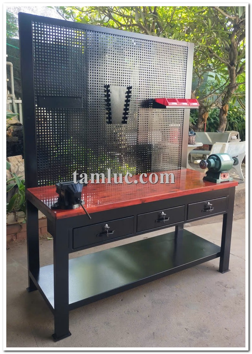 bàn nguội cơ khí, bàn thao tác cơ khí, bàn nguội mặt gỗ, bàn thao tác công nghiệp, bàn cơ khí có bảng treo dụng cụ, bàn thao tác kỹ thuật, bàn cơ khí nhà xưởng, bàn nguội công nghiệp, bàn cơ khí nhiều ngăn kéo, bàn thao tác lắp ráp