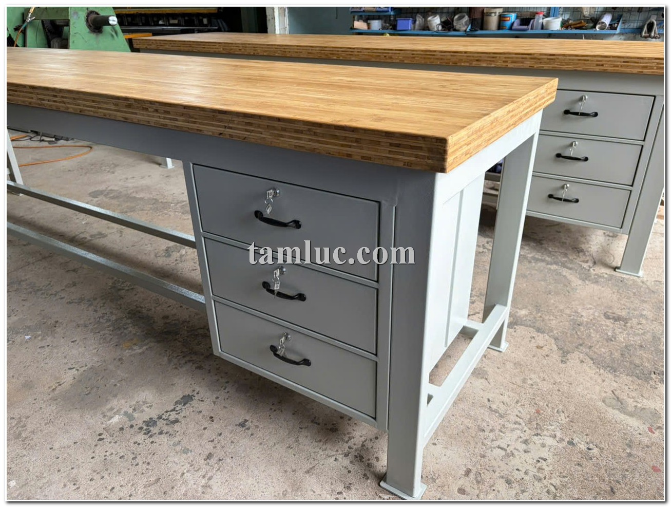 Bàn thực hành điện – điện tử, bàn thực hành điện, bàn thực hành điện tử, bàn thực hành kỹ thuật, bàn thí nghiệm điện tử, bàn làm việc kỹ thuật điện, bàn thực hành điện theo yêu cầu, bàn thực hành chống tĩnh điện, bàn thực hành điện tử ESD