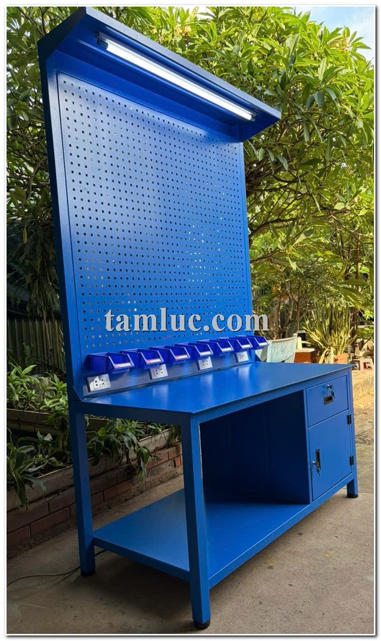 bàn thao tác mặt thép, bàn thao tác gắn bảng treo, bàn thao tác công nghiệp, bàn thao tác cơ khí, bàn thao tác có tủ đồ nghề