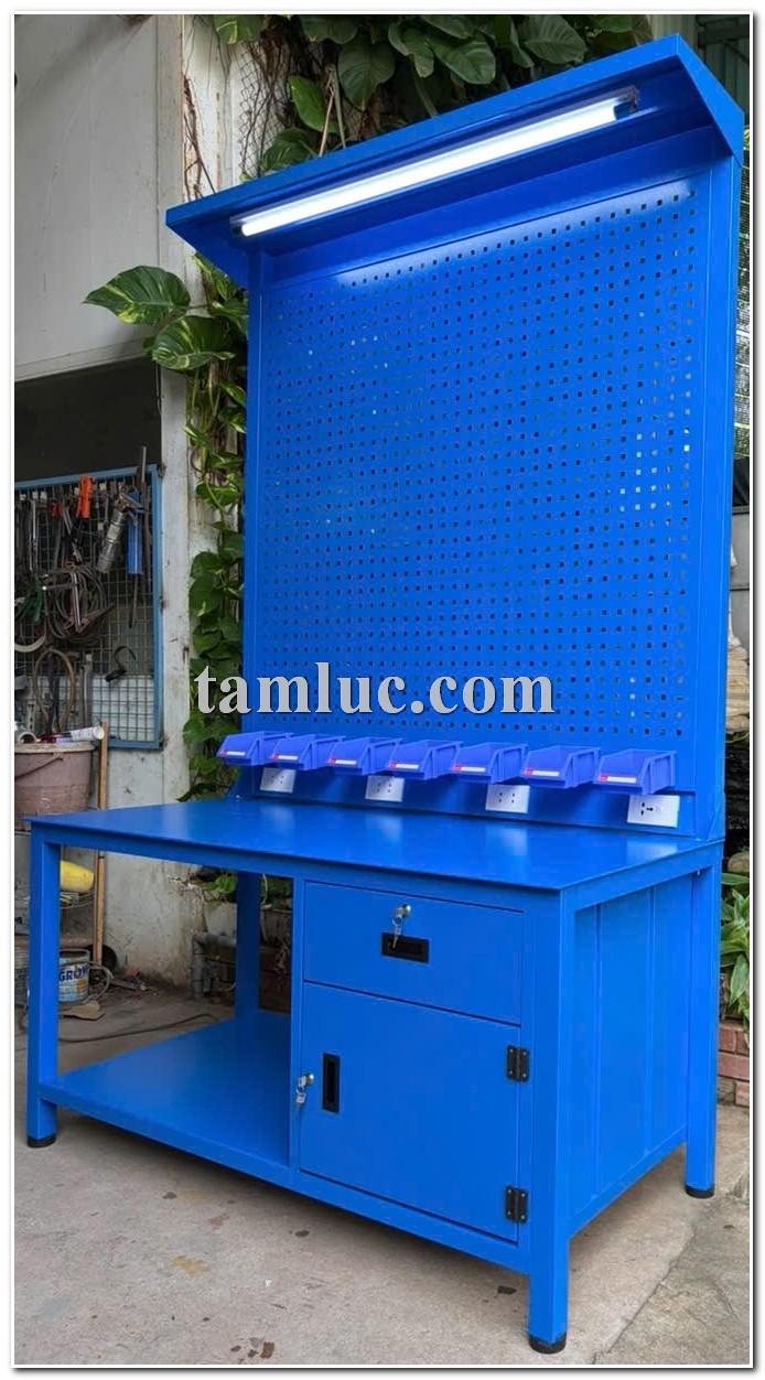 bàn thao tác mặt thép, bàn thao tác gắn bảng treo, bàn thao tác công nghiệp, bàn thao tác cơ khí, bàn thao tác có tủ đồ nghề